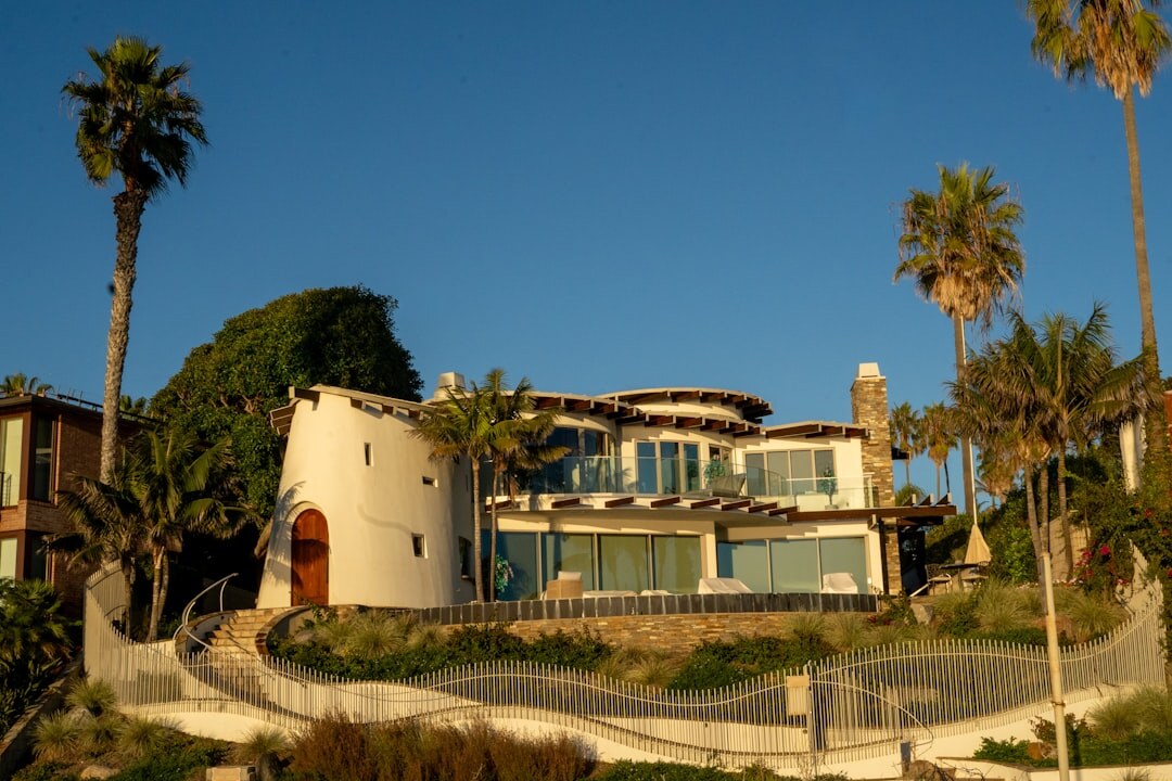 luxury celebrity mansion exterior